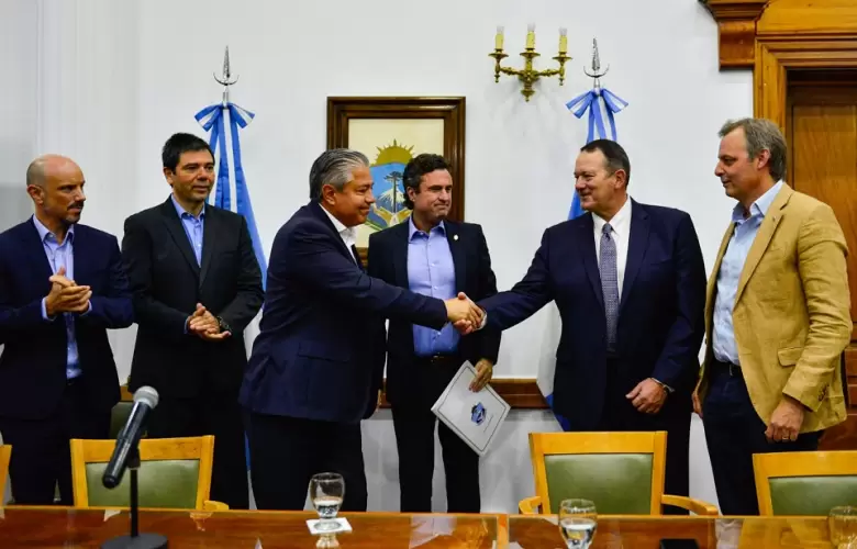 Se trata de una operación por US$ 1.700 millones para quedarse con el 70% de las acciones en los pozos
