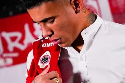 El defensor se encuentra actualmente jugando en el Royal Antwerp de Bélgica