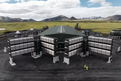 Climeworks, una empresa suiza que ya construyó la mayor instalación operativa del mundo para la captura directa de aire, ubicada en Islandia.