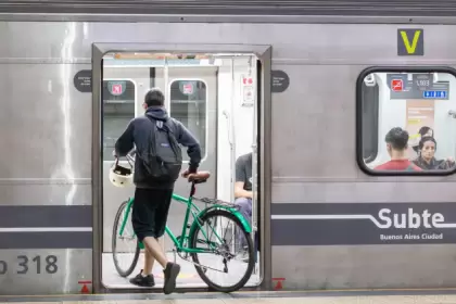 ¿Se puede viajar en SUBTE con la bicicleta?