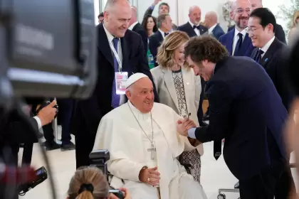 Nuestros pastores, iluminados por la energía de los curas villeros, han logrado el milagro de la conversión del discurso de Milei, en esta Navidad.