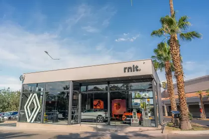 ¿Cómo es el nuevo tipo de concesionario que Renault abrió en Mendoza?