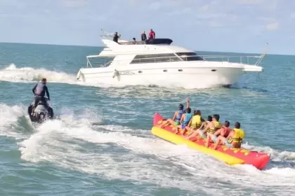 El paseo en banana es una actividad emocionante que no te podés perder si visitás Mar del Plata