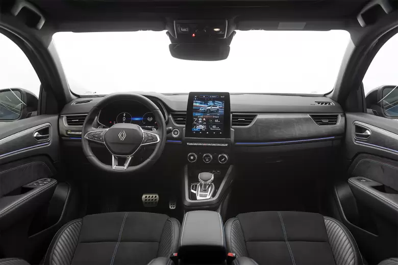El interior del Renault Arkana que llegará este año a la Argentina.