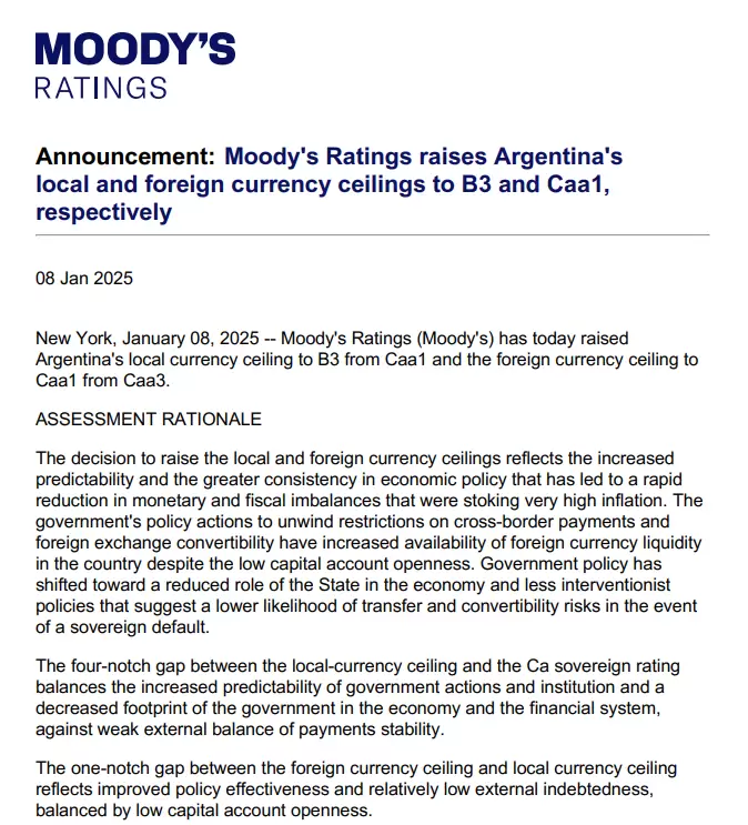 La calificadora de riesgo Moody's Ratings decidió elevar el techo de la moneda local de Argentina a B3 desde Caa1.