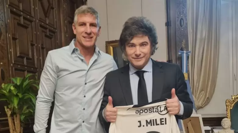 Martín Palermo junto a Javier Milei