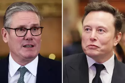 ¿Por qué Musk, que no es político ni es británico, usó un escándalo que tiene más de una década para posicionarse en el centro de la política?