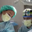 Gran noticia para los médicos argentinos: tienen garantizada la validez de su título en Estados Unidos y el resto del mundo