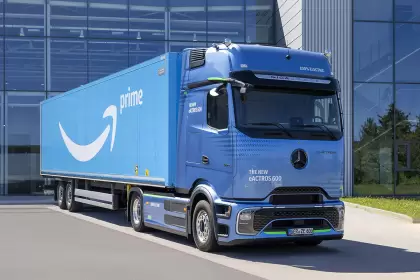 Mercedes-Benz Camiones recibe un pedido de más de 200 camiones eléctricos de Amazon