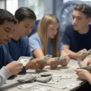 Los adolescentes podrán abrir una caja de ahorros en dólares: a partir de qué edad