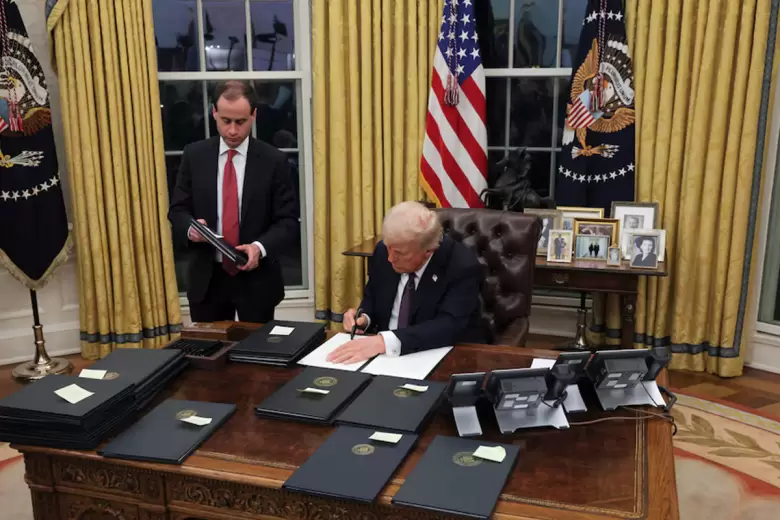 Donald Trump ya firmó una serie de órdenes ejecutivas como nuevo presidente de EEUU.