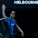Djokovic se retiró lesionado tras jugar un set y fue abucheado por el público: Zverev y Sinner pelearán por el título
