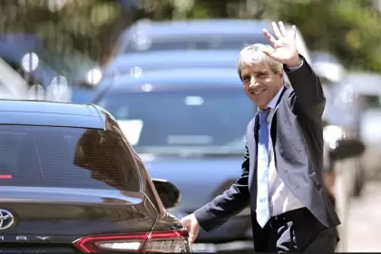Luis Caputo anunció medidas para la industria automotriz.