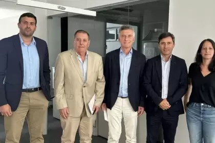 Tras una foto con Mauricio Macri, el PRO oficializó a De Angeli como presidente del bloque en el Senado