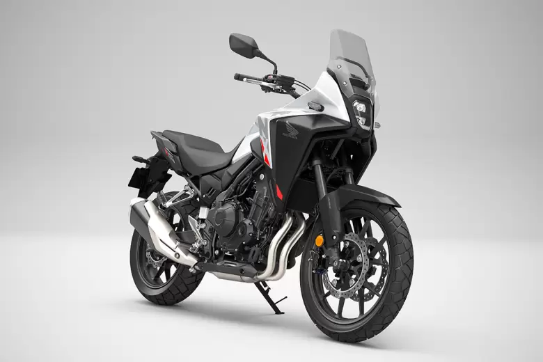 La Honda NX 500 es un crossover versátil para usar en diferentes condiciones de manejo.
