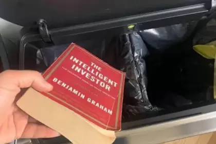 Una señal de la época: el clásico de Graham, a la basura.