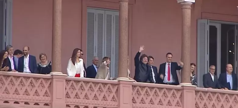 Javier Milei junto a su Gabinete