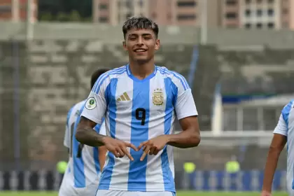 Agustín Ruberto celebra su gol para la Selección Argentina Sub-20 ante Chile.
