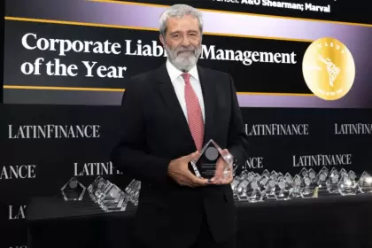 Gabriel Blasi, CFO de Telecom Argentina, quien recibió el premio en nombre de Telecom.