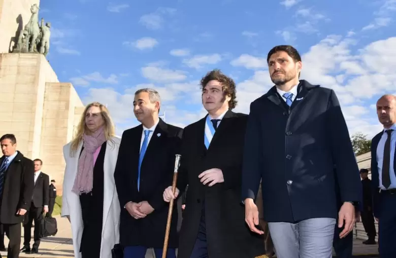 Karina Milei, Pablo Javkin, Javier Milei y Maximiliano Pullaro
