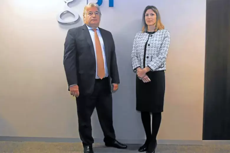 Pablo Peralta, fundador de Grupo ST junto a la CEO, Isela Costantini, ex GM.