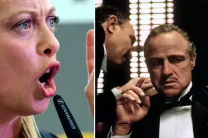 Giorgia Meloni y Vito Corleone, el personaje de Marlon Brando en El Padroino