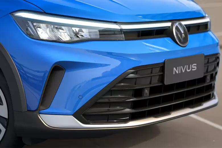 El Nivus estrena cambios en el frontal, con nueva barra de LED.