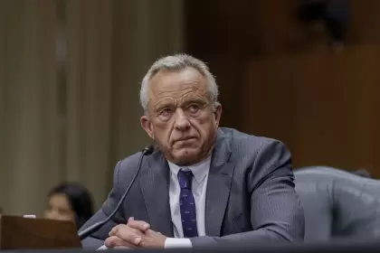 Kennedy, acusado de ser "antivacunas", es confirmado como secretario de Salud de EE.UU.