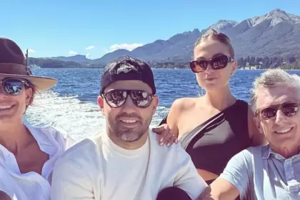La curiosa foto navegando por el lago Nahuel Huapi se replicó en las redes sociales