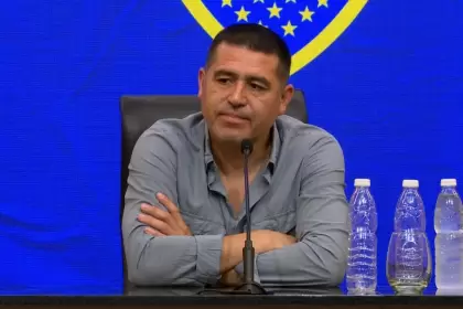 Riquelme bajó al vestuario post derrota con Alianza Lima y se mostró muy enojado por el rendimiento de los jugadores