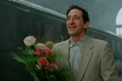 Una película que remite a un cine que ya no se hace más, el de producciones gigantes, pero está envuelta en polémicas sobre el arte y la política.