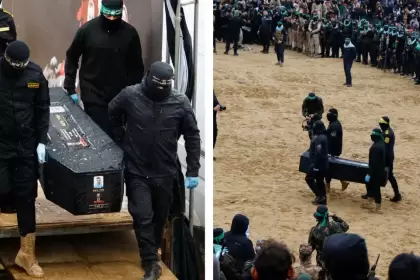 El grupo terrorista Hamas entregó los cuerpos de la familia argentina Bibas con un show macabro