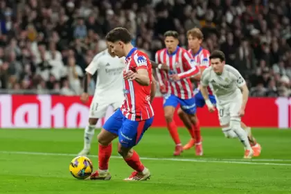 Julián Álvarez, otra vez visitará el Bernabeu. Atlético-Real, el clásico de Madrid será la principal atracción de los octavos.