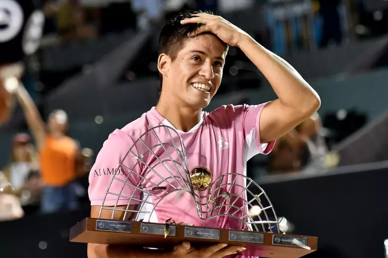 El tenista argentino Sebastián Báez se consagró como el primer bicampeón del ATP 500 de Río de Janeiro