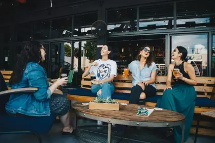 Las mujeres están redefiniendo el consumo con más inversión en educación, bienestar y finanzas.