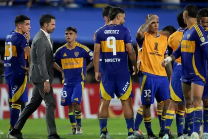 La desazón de Gago y los jugadores de Gago luego de la eliminación frente a Alianza Liman en la Copa Libertadores 2025