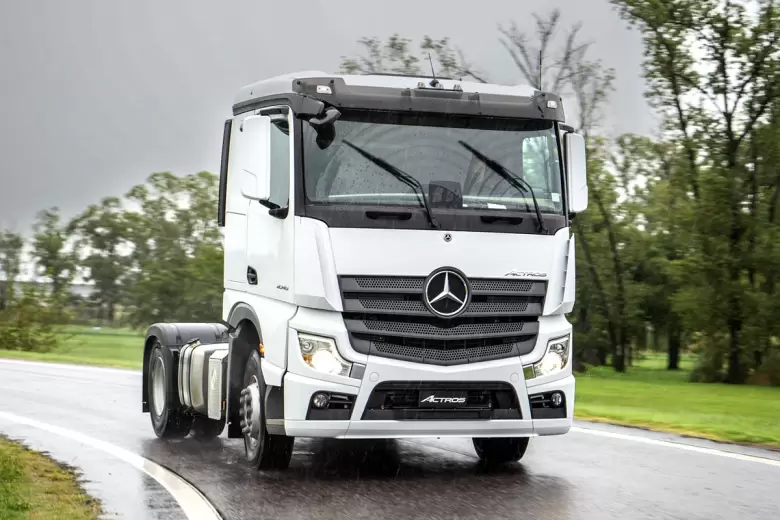 El Actros 2045 LS 36 de nueva generación llega importado y es una nueva alternativa entre los pesados.