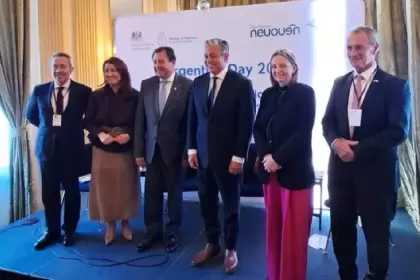 Uno de los objetivos de esta misión es fomentar la inversión británica en proyectos de energía limpia, y GNL.
