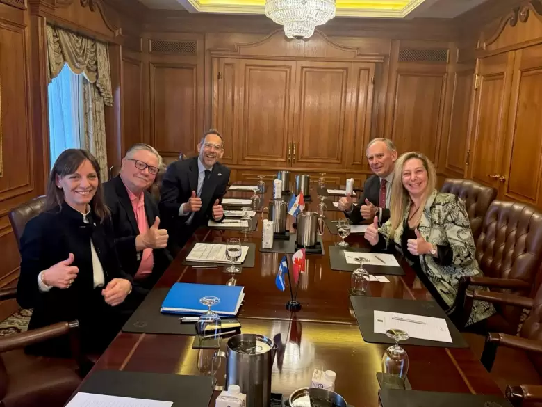 Toronto: Karina Milei se reunió con Jonathan Price, CEO de Teck Resources