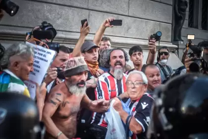 La semana pasada, parte de la hinchada de Chacarita, acompañó a los jubilados