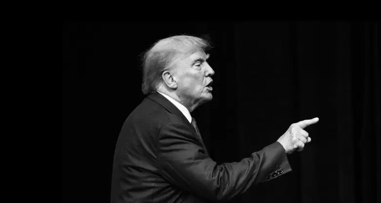 Donald Trump debutó con la pólvora mojada.