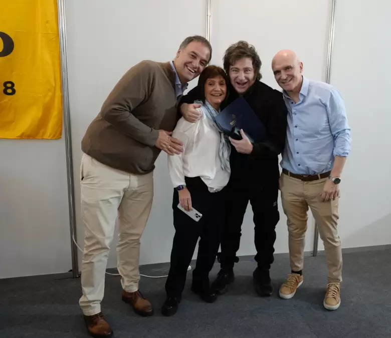 El presidente Milei junto a Bullrich, Adorni y Espert