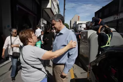 La Ciudad envió a Bahía Blanca parte de la mercadería incautada a manteros y talleres clandestinos