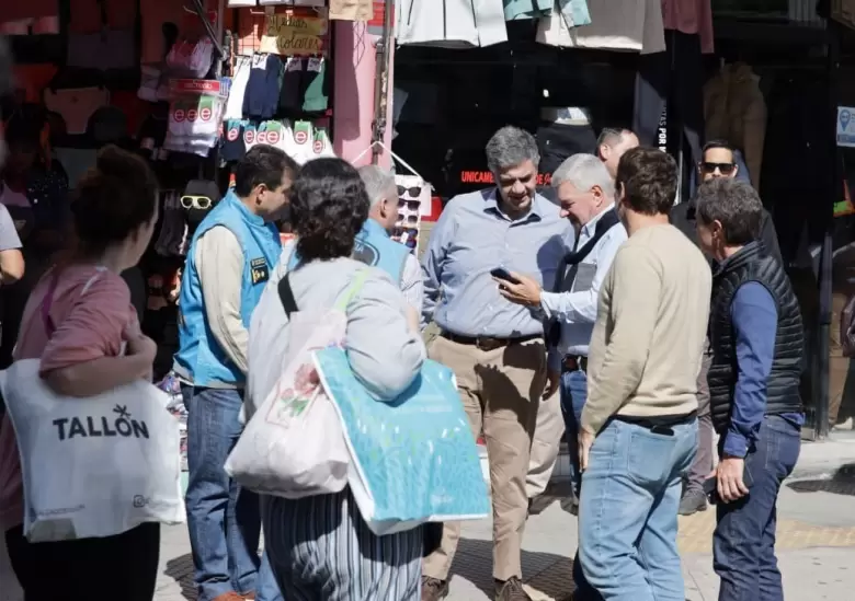 La Ciudad envió a Bahía Blanca parte de la mercadería incautada a manteros y talleres clandestinos