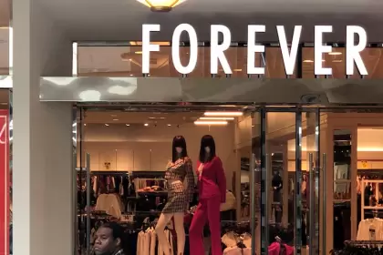 Forever 21 se declara en quiebra y liquida toda la ropa de sus tiendas