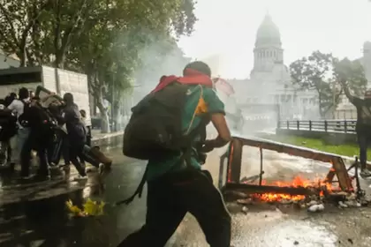 Marcha de jubilados: aseguran haber identificado al hombre que disparó contra el fotógrafo Pablo Grillo
