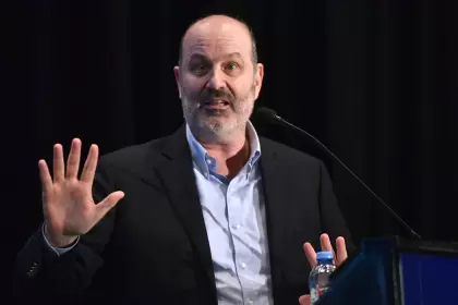 "No es un cheque en blanco": Sturzenegger lanza advertencia tras las elecciones y anticipa lo que viene