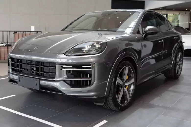 El Porsche Cayenne E-hybrid combina potencia con electrificación.