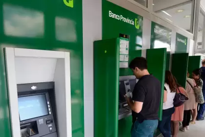 Comisiones rcord: el nuevo drama de retirar efectivo en los cajeros automticos