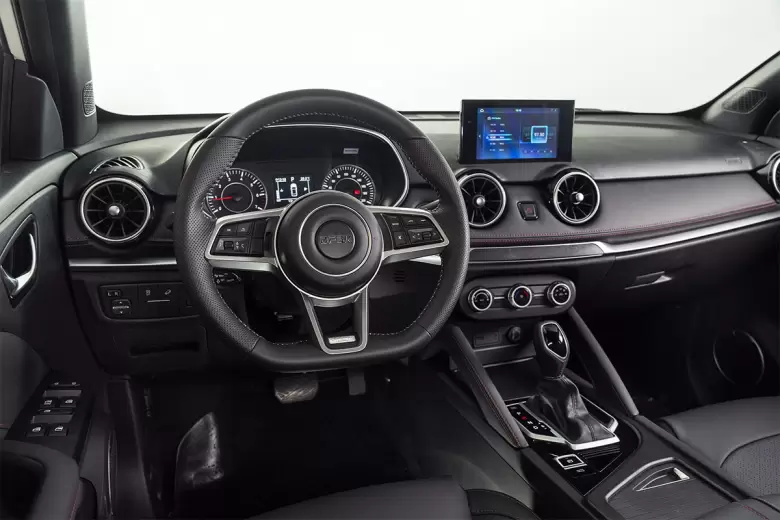 El equipamiento es completo pero en seguridad sólo trae doble airbag.